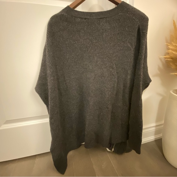 AllSaints Oversize V-neck Sweater Size Small - Picture 8 of 12